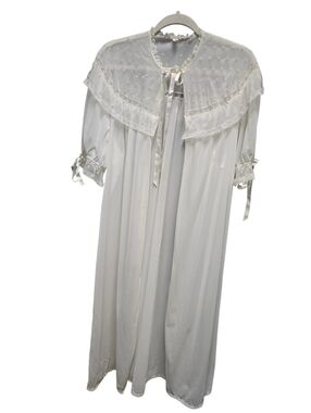 Vintage Artemis White Robe Womens Silky Nylon Embroidered Roses Sz. 38 REG